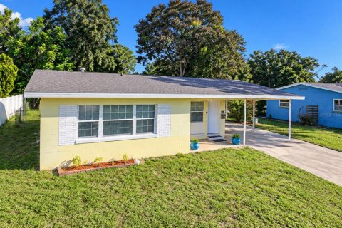 Villa ou maison à louer à Winter Haven, Floride: 4 chambres, 170.01 m2 № 2416505 - photo 2