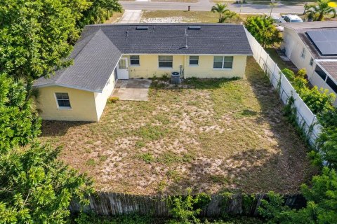 Villa ou maison à louer à Winter Haven, Floride: 4 chambres, 170.01 m2 № 2416505 - photo 16