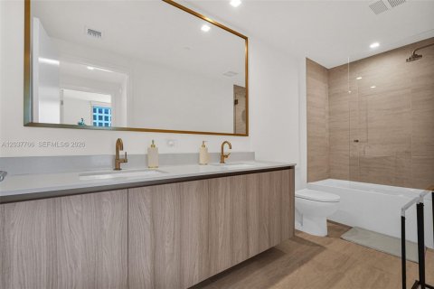 Condo in Miami, Florida, 1 bedroom  № 2263351 - photo 19