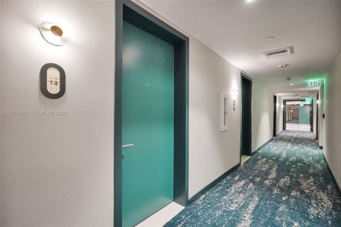 Condo in Miami, Florida, 1 bedroom  № 2263351 - photo 23