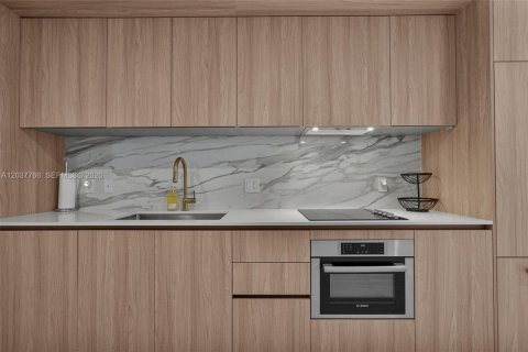 Condo in Miami, Florida, 1 bedroom  № 2263351 - photo 15