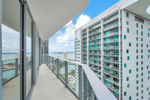 Condo in Miami, Florida, 1 bedroom  № 2263351 - photo 2