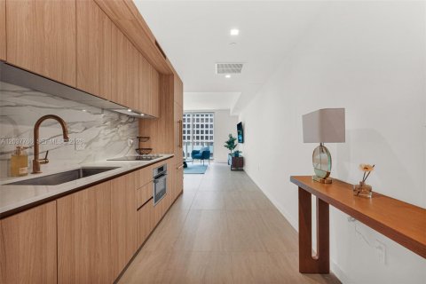Condo in Miami, Florida, 1 bedroom  № 2263351 - photo 13