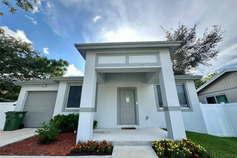 Villa ou maison à vendre à Fort Lauderdale, Floride: 3 chambres, 132.01 m2 № 1945119 - photo 1