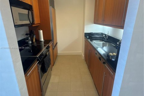 Condo in Miami, Florida, 2 bedrooms  № 1448674 - photo 17