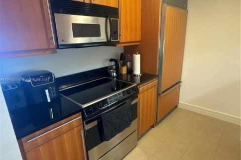 Condo in Miami, Florida, 2 bedrooms  № 1448674 - photo 18