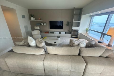 Condo in Miami, Florida, 2 bedrooms  № 1448674 - photo 12