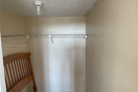 Condominio en alquiler en Miami, Florida, 3 dormitorios, 103.12 m2 № 2029396 - foto 16