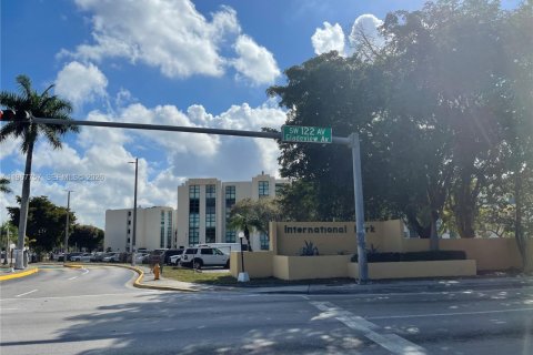 Condominio en Miami, Florida, 3 dormitorios  № 2029396