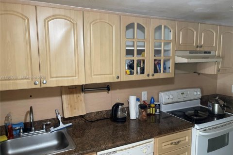 Condominio en alquiler en Miami, Florida, 3 dormitorios, 103.12 m2 № 2029396 - foto 12