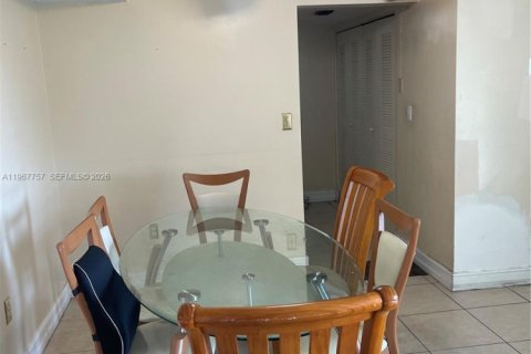 Condominio en alquiler en Miami, Florida, 3 dormitorios, 103.12 m2 № 2029396 - foto 11