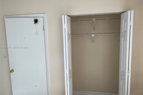 Condominio en alquiler en Miami, Florida, 3 dormitorios, 103.12 m2 № 2029396 - foto 15