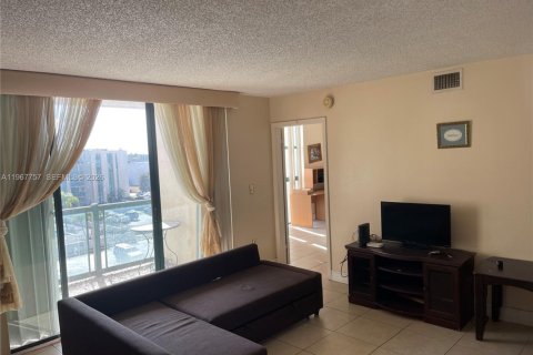Condominio en alquiler en Miami, Florida, 3 dormitorios, 103.12 m2 № 2029396 - foto 9