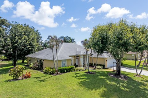 Villa ou maison à vendre à Port St. Lucie, Floride: 4 chambres, 209.59 m2 № 2190203 - photo 2