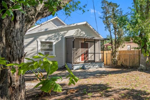 Villa ou maison à vendre à Tampa, Floride: 3 chambres, 83.8 m2 № 2355658 - photo 17