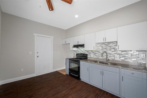 Villa ou maison à vendre à Tampa, Floride: 3 chambres, 83.8 m2 № 2355658 - photo 6