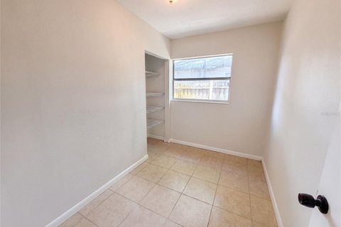 House in Tampa, Florida 4 bedrooms, 125.98 sq.m. № 2296312 - photo 11