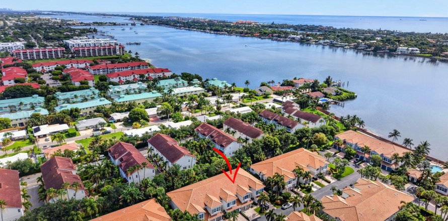 Touwnhouse à Hypoluxo, Floride 3 chambres, 226.03 m2 № 2089542