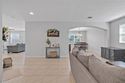 Купить виллу или дом в Хомстед, Флорида 4 спальни, 224.82м2, № 2006661 - фото 11