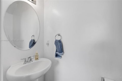 Купить виллу или дом в Хомстед, Флорида 4 спальни, 224.82м2, № 2006661 - фото 16