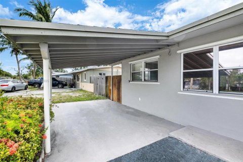 House in Oakland Park, Florida 3 bedrooms, 104.79 sq.m. № 1683891 - photo 13