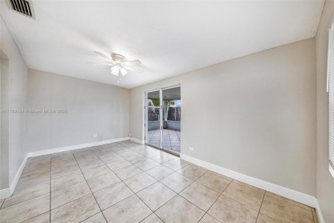 House in Oakland Park, Florida 3 bedrooms, 104.79 sq.m. № 1683891 - photo 22