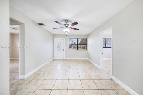 House in Oakland Park, Florida 3 bedrooms, 104.79 sq.m. № 1683891 - photo 17