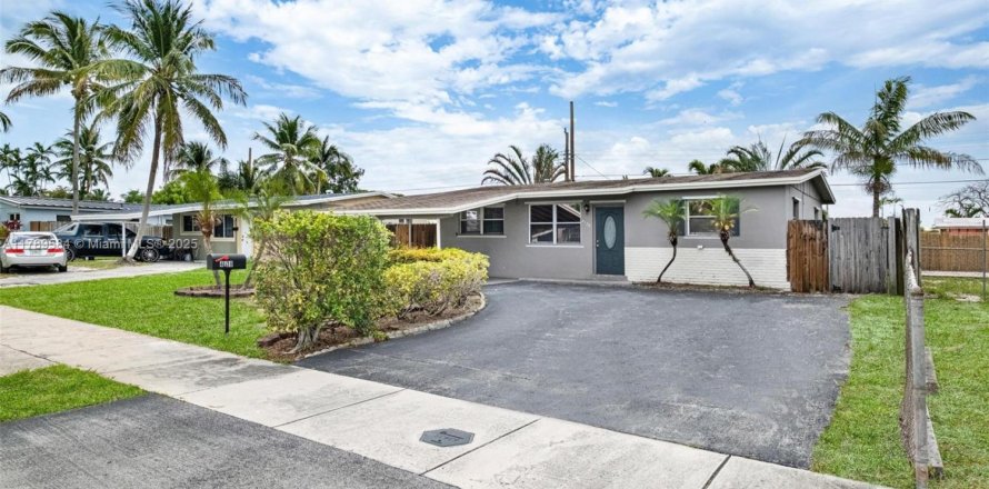 House in Oakland Park, Florida 3 bedrooms, 104.79 sq.m. № 1683891