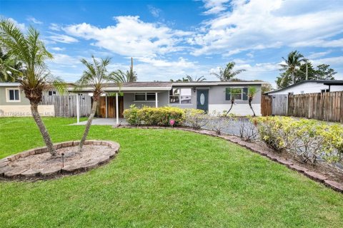 House in Oakland Park, Florida 3 bedrooms, 104.79 sq.m. № 1683891 - photo 8