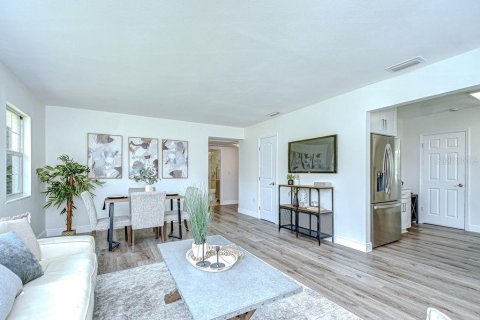 House in Tampa, Florida 3 bedrooms, 96.99 sq.m. № 1808484 - photo 8