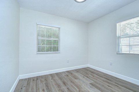 House in Tampa, Florida 3 bedrooms, 96.99 sq.m. № 1808484 - photo 14