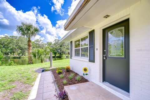 House in Tampa, Florida 3 bedrooms, 96.99 sq.m. № 1808484 - photo 3