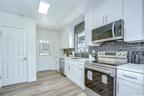 House in Tampa, Florida 3 bedrooms, 96.99 sq.m. № 1808484 - photo 4