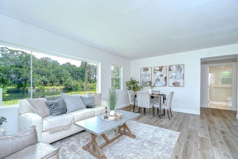 House in Tampa, Florida 3 bedrooms, 96.99 sq.m. № 1808484 - photo 10