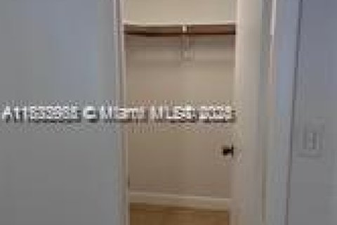 Снять в аренду кондоминиум в Саут-Майами, Флорида 2 спальни, 119.84м2, № 1811322 - фото 14