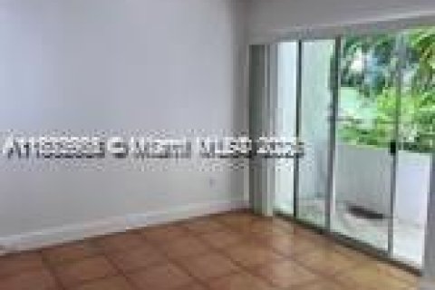 Снять в аренду кондоминиум в Саут-Майами, Флорида 2 спальни, 119.84м2, № 1811322 - фото 9