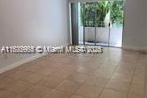 Снять в аренду кондоминиум в Саут-Майами, Флорида 2 спальни, 119.84м2, № 1811322 - фото 10