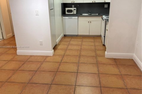 Снять в аренду кондоминиум в Саут-Майами, Флорида 2 спальни, 119.84м2, № 1811322 - фото 18