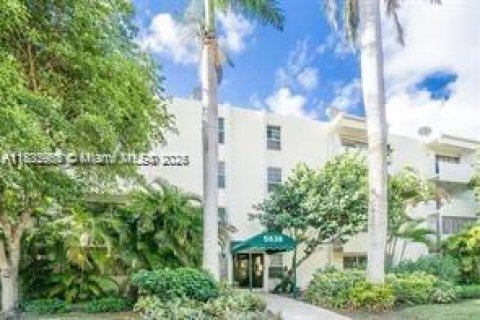 Снять в аренду кондоминиум в Саут-Майами, Флорида 2 спальни, 119.84м2, № 1811322 - фото 3