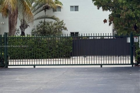 Снять в аренду кондоминиум в Саут-Майами, Флорида 2 спальни, 119.84м2, № 1811322 - фото 22