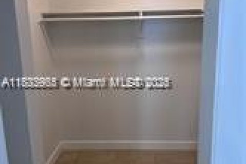Снять в аренду кондоминиум в Саут-Майами, Флорида 2 спальни, 119.84м2, № 1811322 - фото 13
