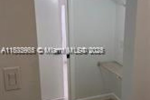 Снять в аренду кондоминиум в Саут-Майами, Флорида 2 спальни, 119.84м2, № 1811322 - фото 12