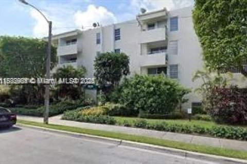 Снять в аренду кондоминиум в Саут-Майами, Флорида 2 спальни, 119.84м2, № 1811322 - фото 4