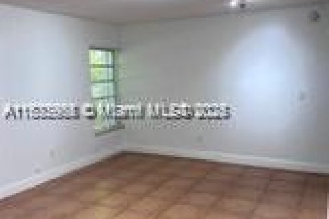 Снять в аренду кондоминиум в Саут-Майами, Флорида 2 спальни, 119.84м2, № 1811322 - фото 8