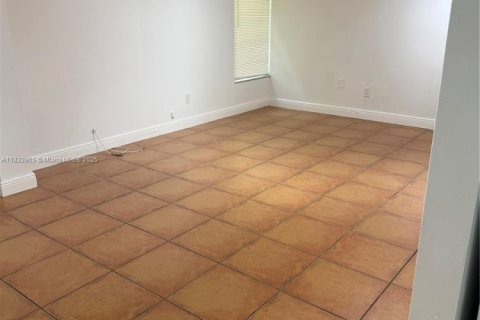 Снять в аренду кондоминиум в Саут-Майами, Флорида 2 спальни, 119.84м2, № 1811322 - фото 21