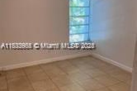 Снять в аренду кондоминиум в Саут-Майами, Флорида 2 спальни, 119.84м2, № 1811322 - фото 11