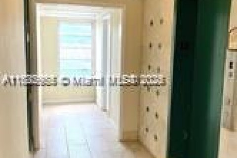 Снять в аренду кондоминиум в Саут-Майами, Флорида 2 спальни, 119.84м2, № 1811322 - фото 5