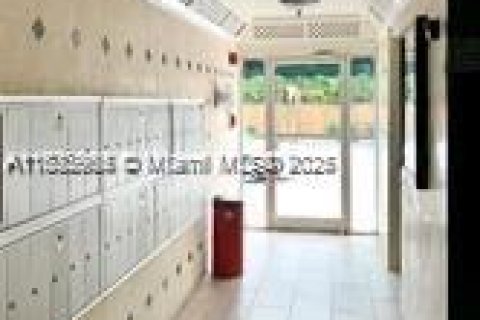 Снять в аренду кондоминиум в Саут-Майами, Флорида 2 спальни, 119.84м2, № 1811322 - фото 6