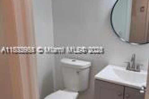 Снять в аренду кондоминиум в Саут-Майами, Флорида 2 спальни, 119.84м2, № 1811322 - фото 16