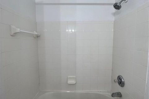 Condo in Orlando, Florida, 1 bedroom № 1725071 - photo 11